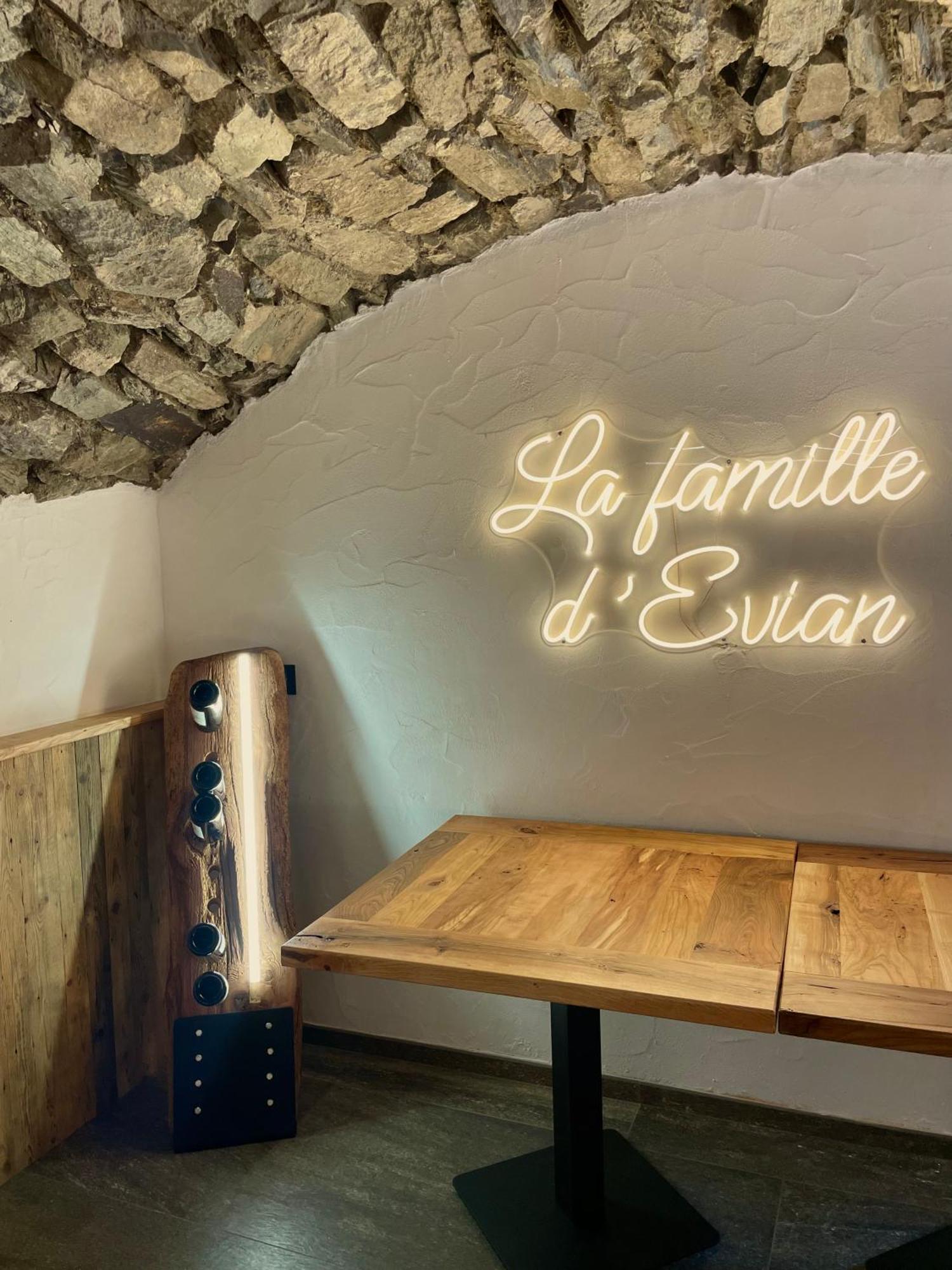 Hotel La Famille D'Evian Villeneuve Zewnętrze zdjęcie